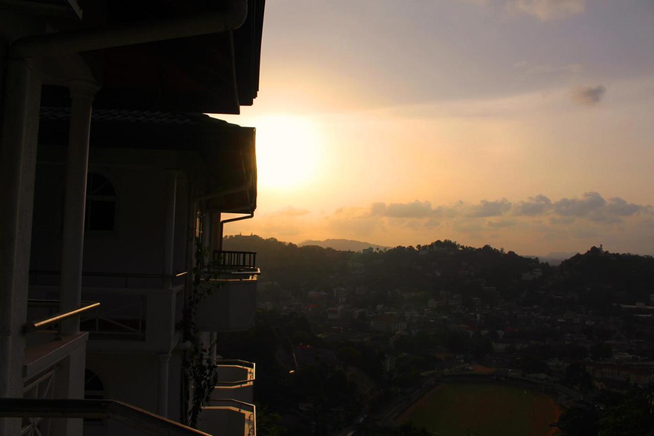 The Peak Pavilion Kandy Eksteriør billede