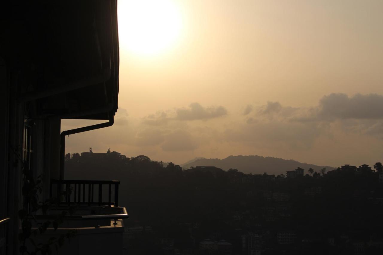 The Peak Pavilion Kandy Eksteriør billede